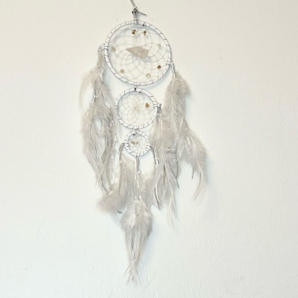 NWOT Authentic American Indian Dreamcatcher with Raw Crystal Centerpiece